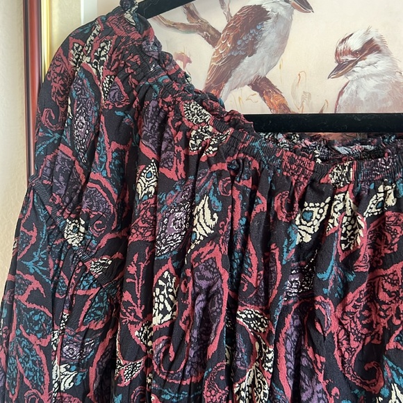 Shyanne • Black floral paisley cowgirl flowy cropped blouse - Picture 10 of 10